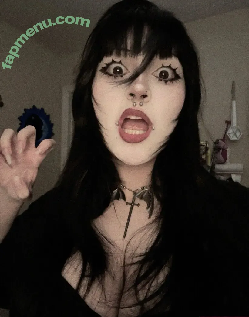 Guttergore1 nude photo #0022 (Victoria / bytebney / guttergore / ivnescne)