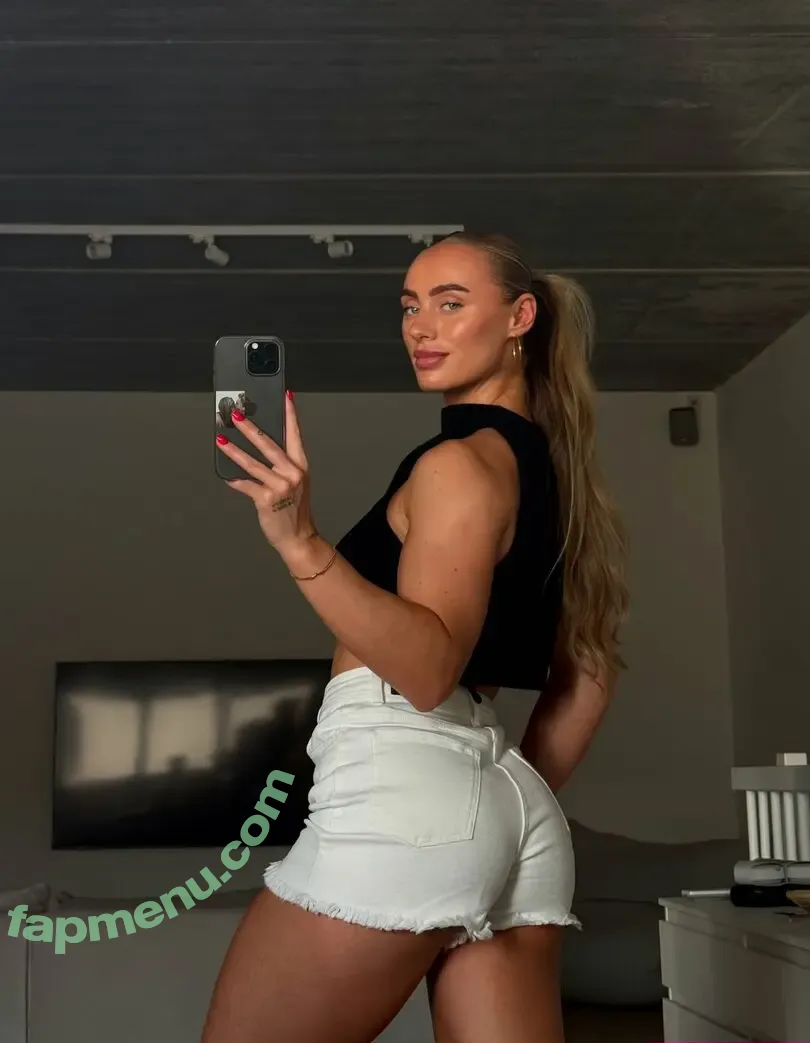 Guusje Van Geel nude photo #0117 (guusje / guzdoes)