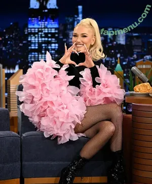 Gwen Stefani / gwenstefani nude photo #0130