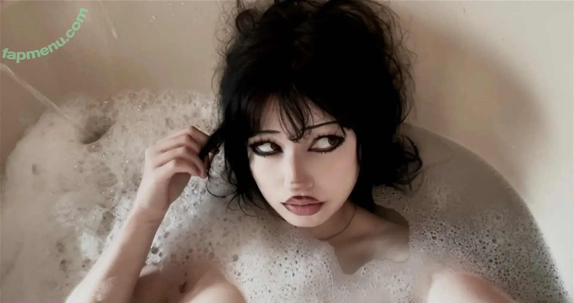 Gwendolyn nude photo #0033 (0ohvoodoo / gwendolynceline / oohvoodoo)