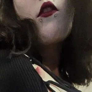 GwenInTheGraveyard / gwens.graveyard nude photo #0050