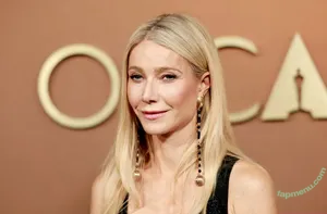 Gwyneth Paltrow / GwynethPaltrow nude photo #0788