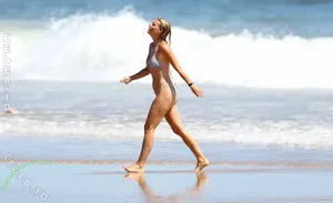 Gwyneth Paltrow / GwynethPaltrow / GwynethPaltrowOfficial nude photo #0825