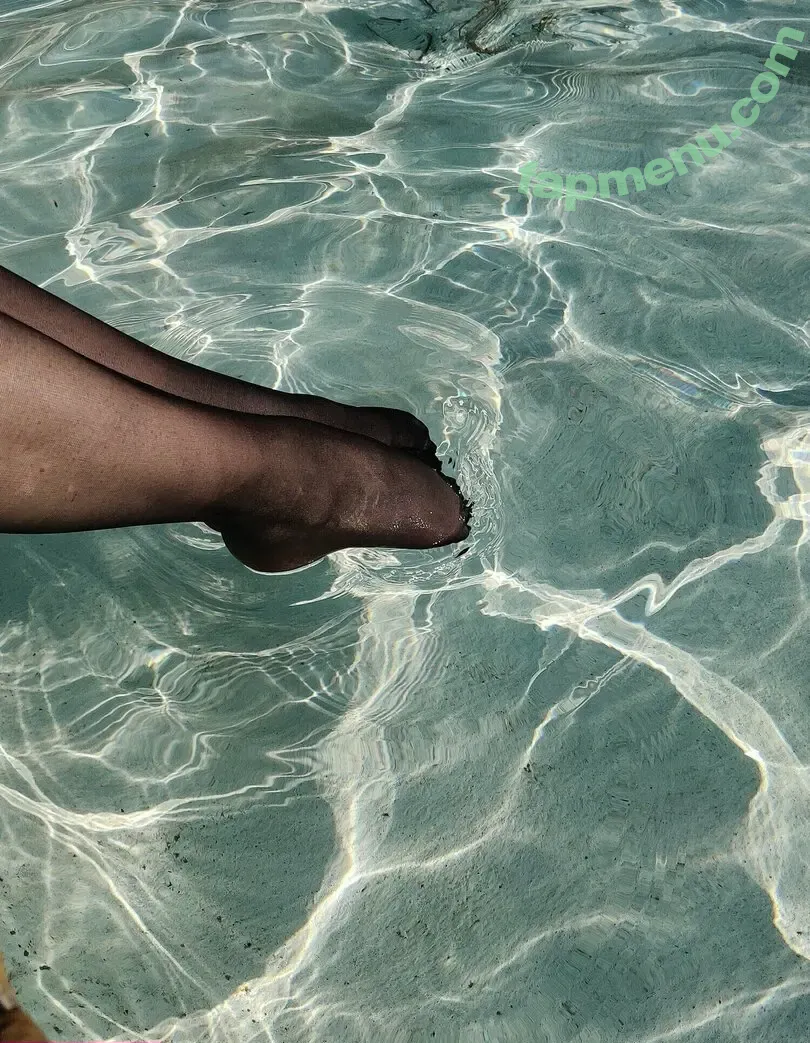 gwyneths_feet nude photo #0031 (gwyneeeth_)