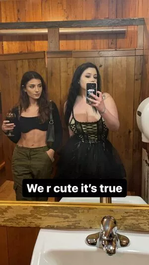 h00chie / springscary nude photo #0014