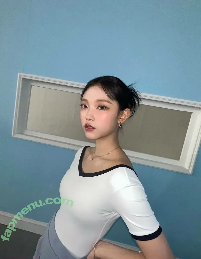 Haerin nude photo #0015 (Jeans / NewJeans_twt / newjeans_official)