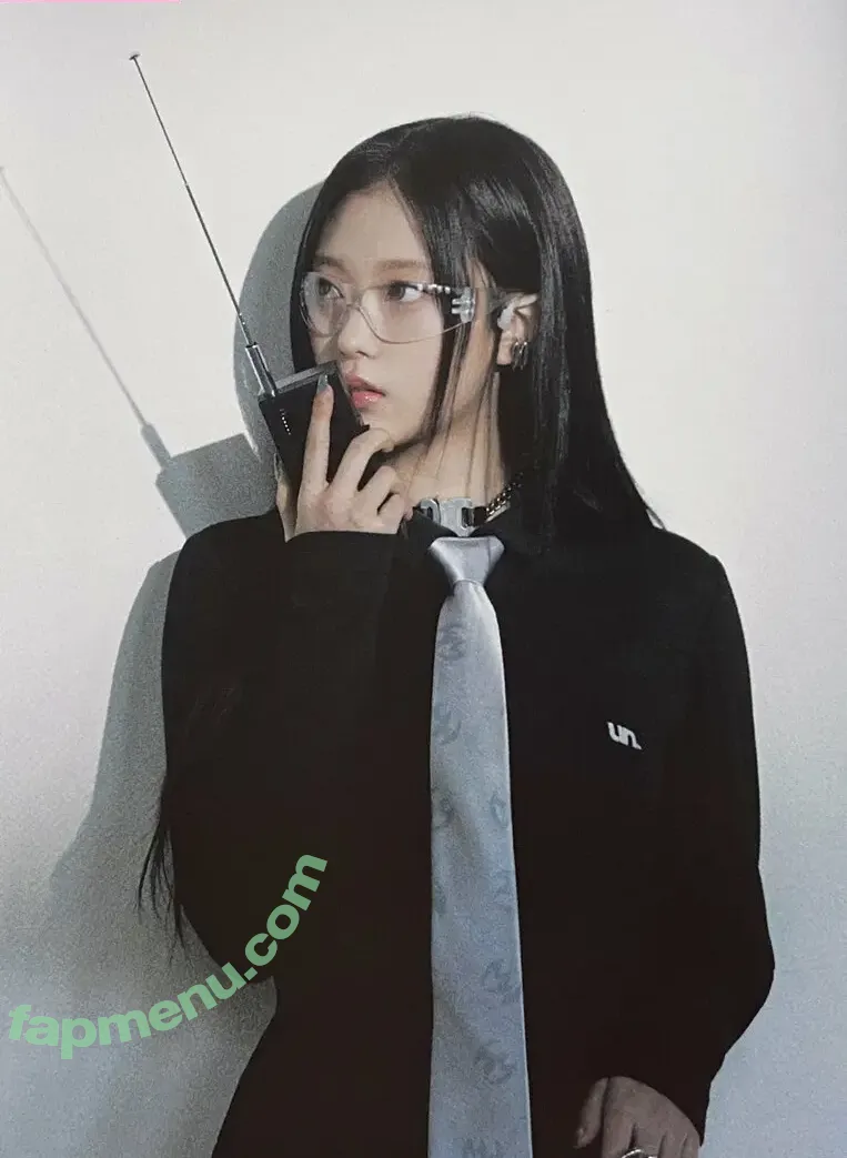 Haerin nude photo #0037 (Jeans / NewJeans_twt / newjeans_official)