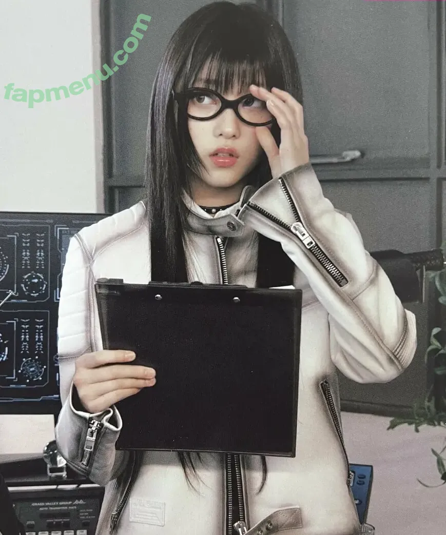 Haerin nude photo #0039 (Jeans / NewJeans_twt / newjeans_official)