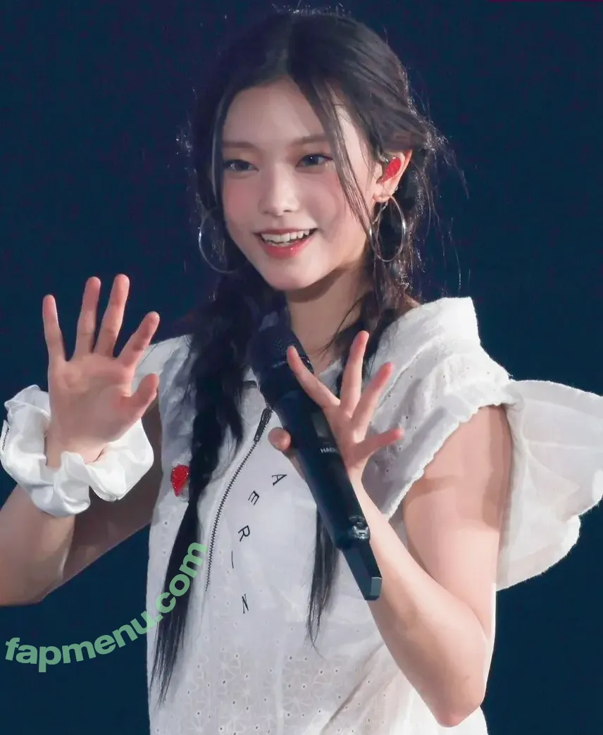 Haerin nude photo #0044 (Jeans / NewJeans_twt / newjeans_official)