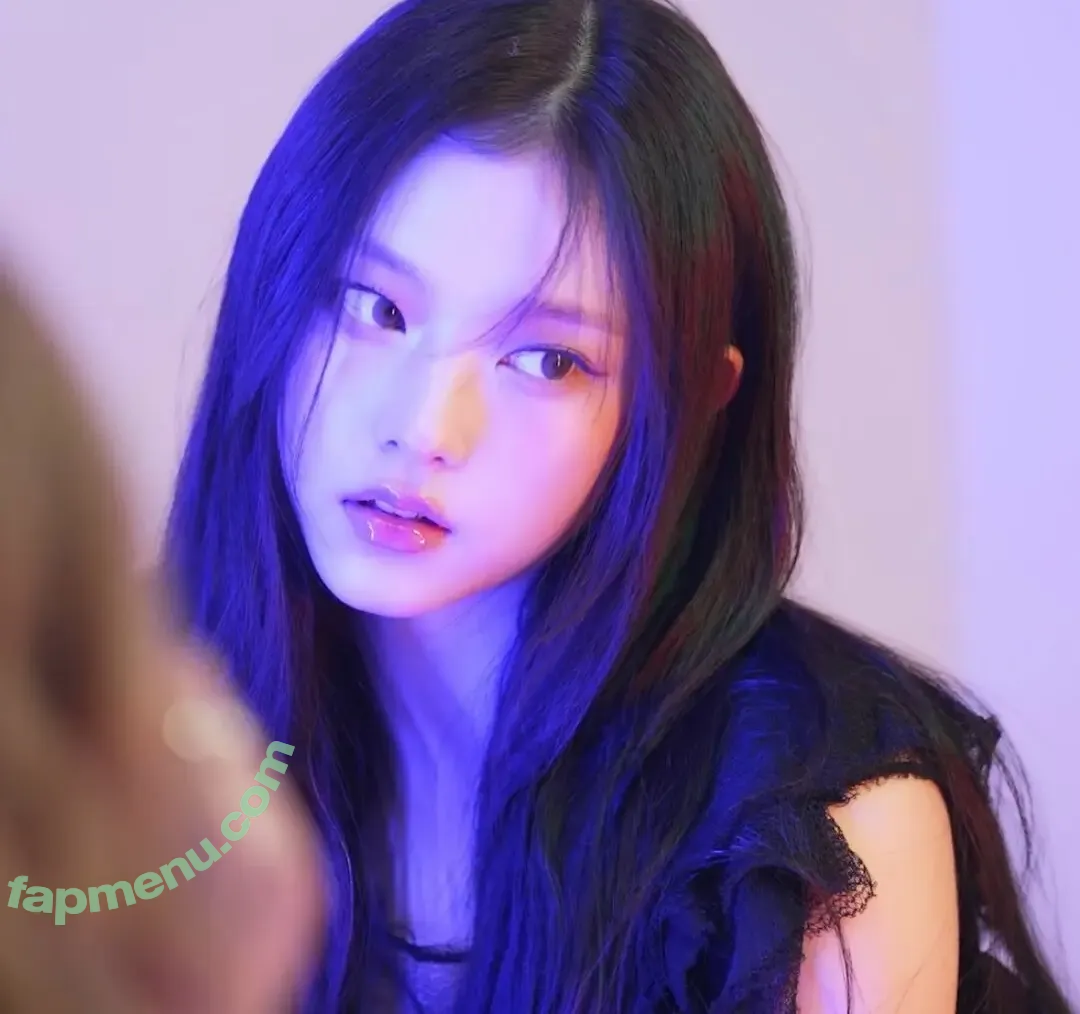 Haerin nude photo #0049 (Jeans / NewJeans_twt / newjeans_official)