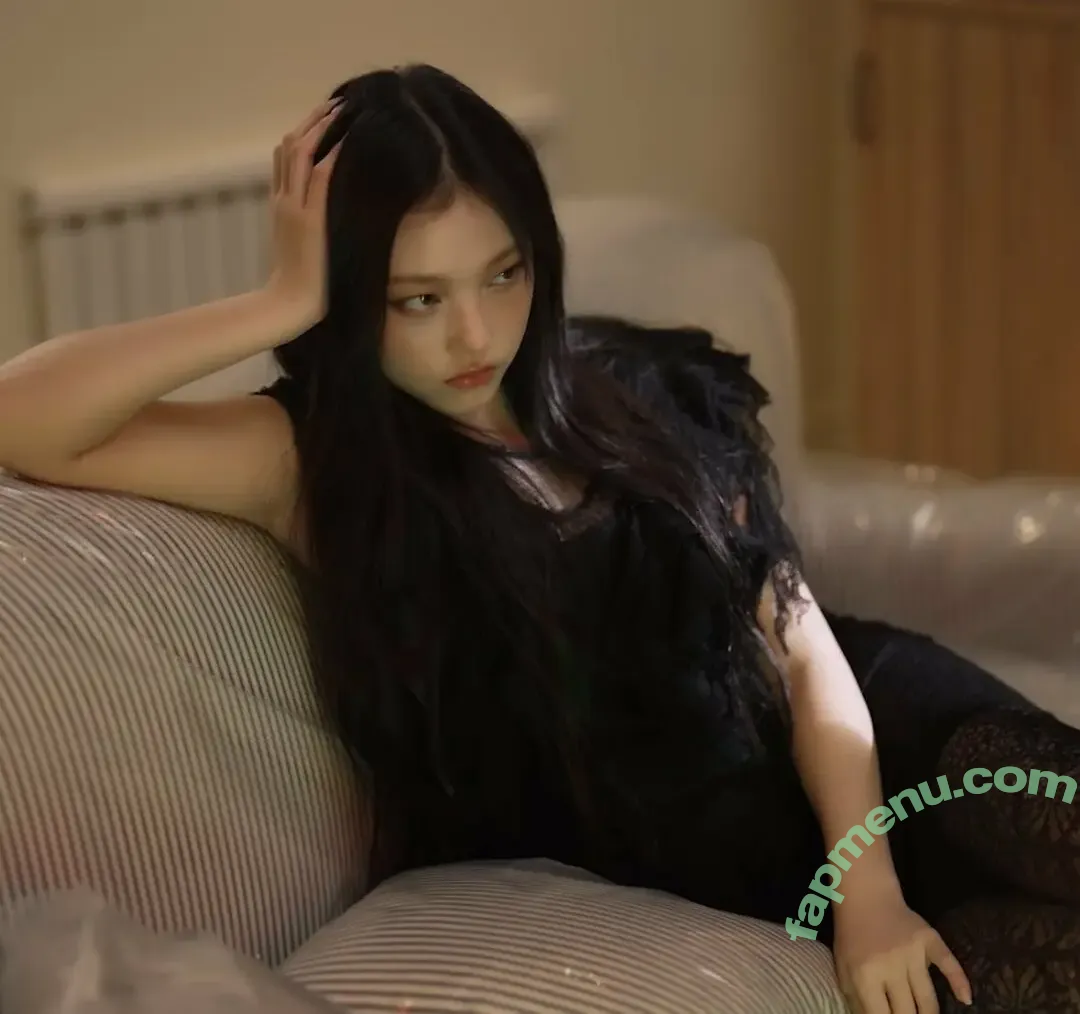 Haerin nude photo #0050 (Jeans / NewJeans_twt / newjeans_official)