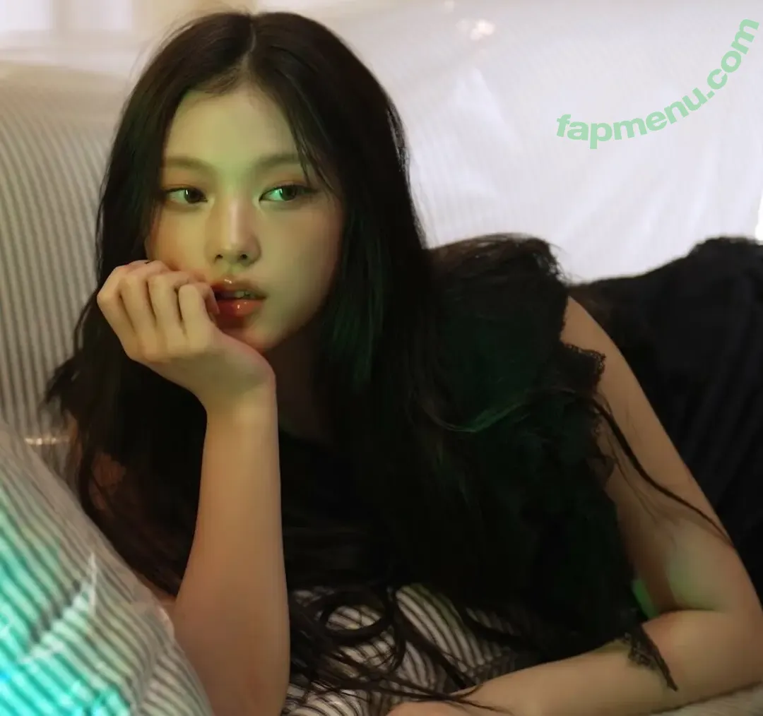 Haerin nude photo #0052 (Jeans / NewJeans_twt / newjeans_official)