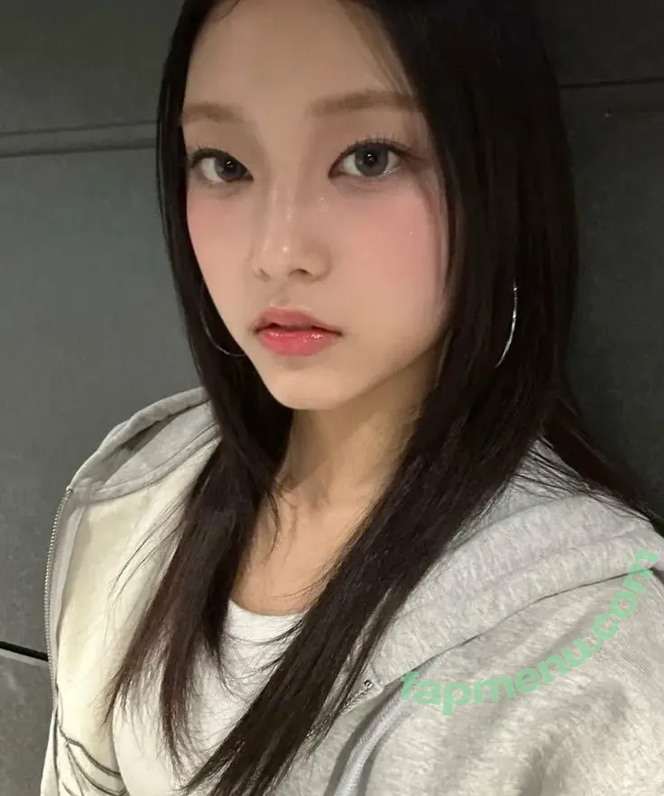 Haerin nude photo #0053 (Jeans / NewJeans_twt / newjeans_official)