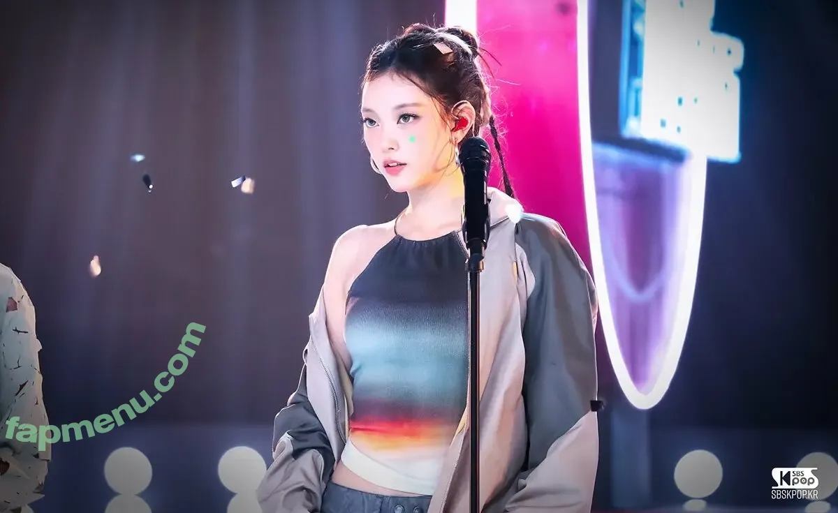 Haerin nude photo #0058 (Jeans / NewJeans_twt / newjeans_official)