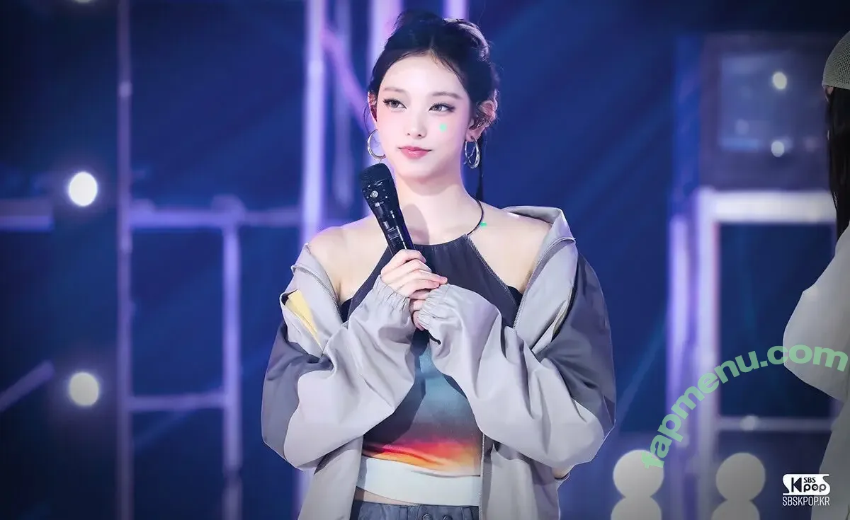 Haerin nude photo #0059 (Jeans / NewJeans_twt / newjeans_official)