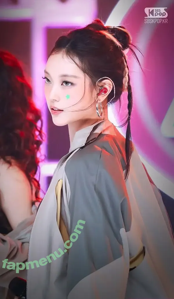 Haerin nude photo #0060 (Jeans / NewJeans_twt / newjeans_official)