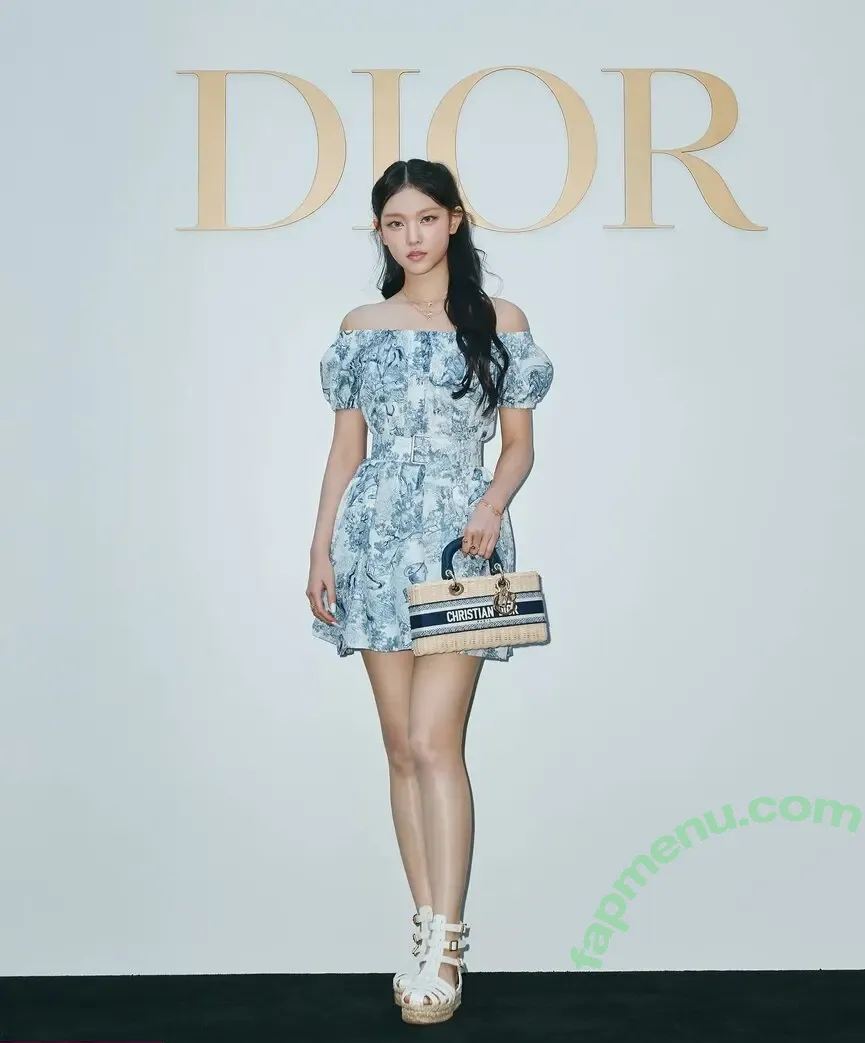 Haerin nude photo #0066 (Jeans / NewJeans_twt / newjeans_official)