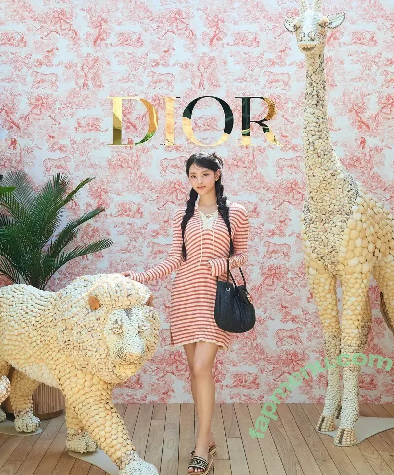 Haerin nude photo #0068 (Jeans / NewJeans_twt / newjeans_official)