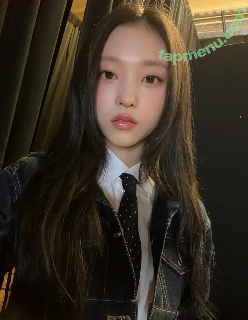 Haerin nude photo #0076 (Jeans / NewJeans_twt / newjeans_official)