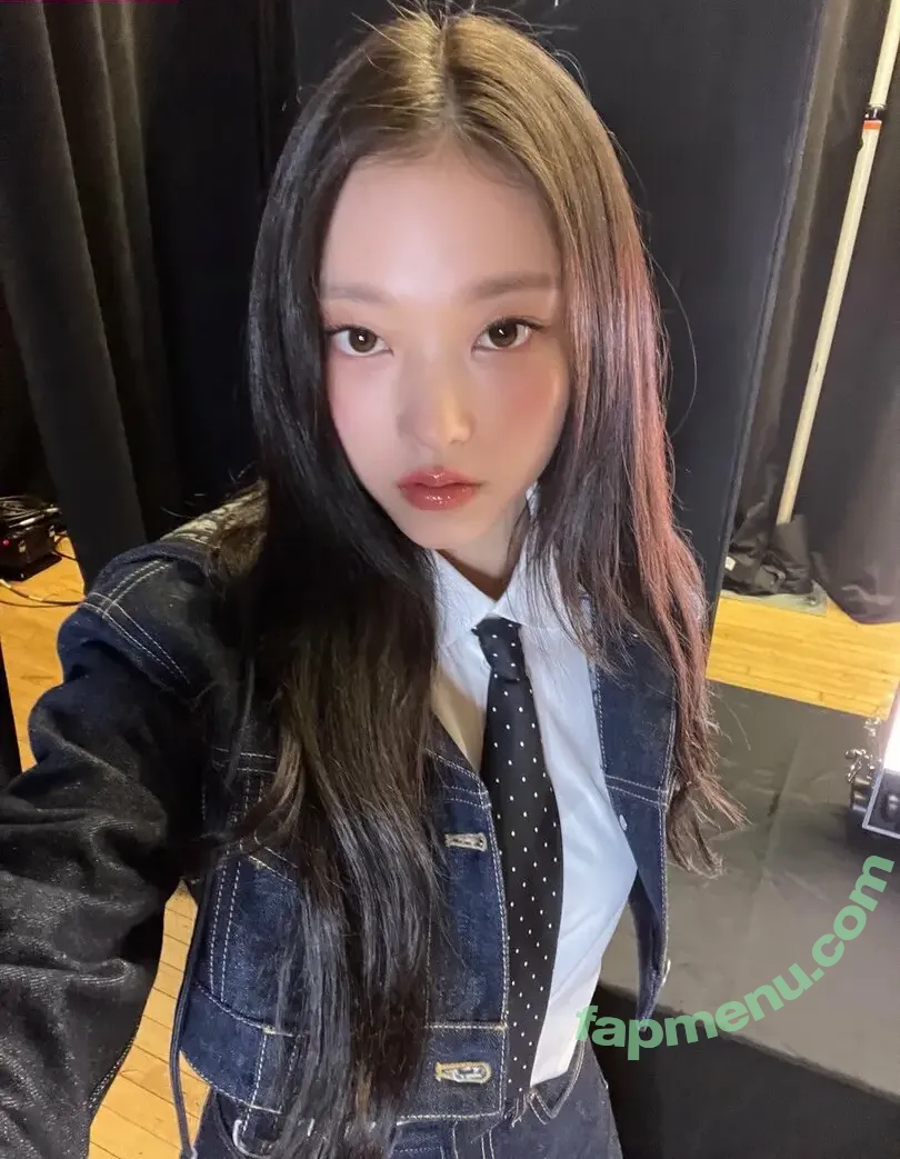 Haerin nude photo #0077 (Jeans / NewJeans_twt / newjeans_official)