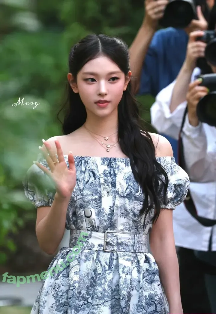 Haerin nude photo #0108 (Jeans / NewJeans_twt / newjeans_official)