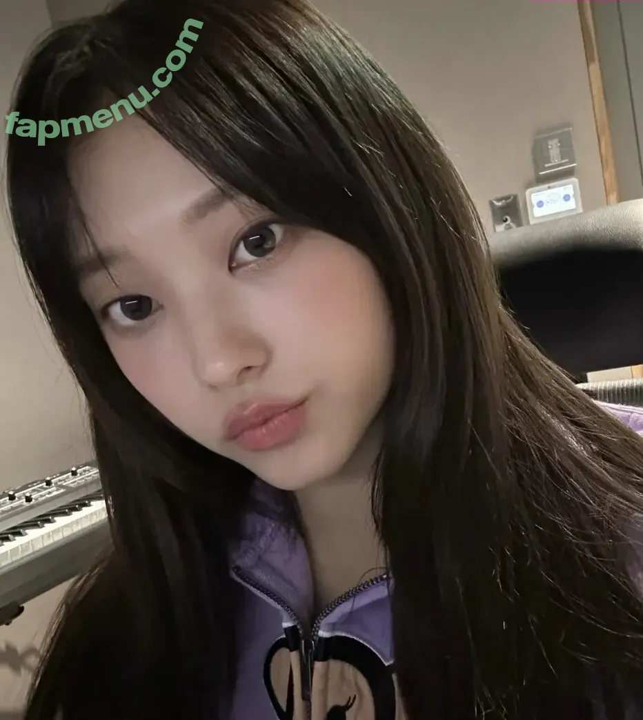 Haerin nude photo #0117 (Jeans / NewJeans_twt / newjeans_official)