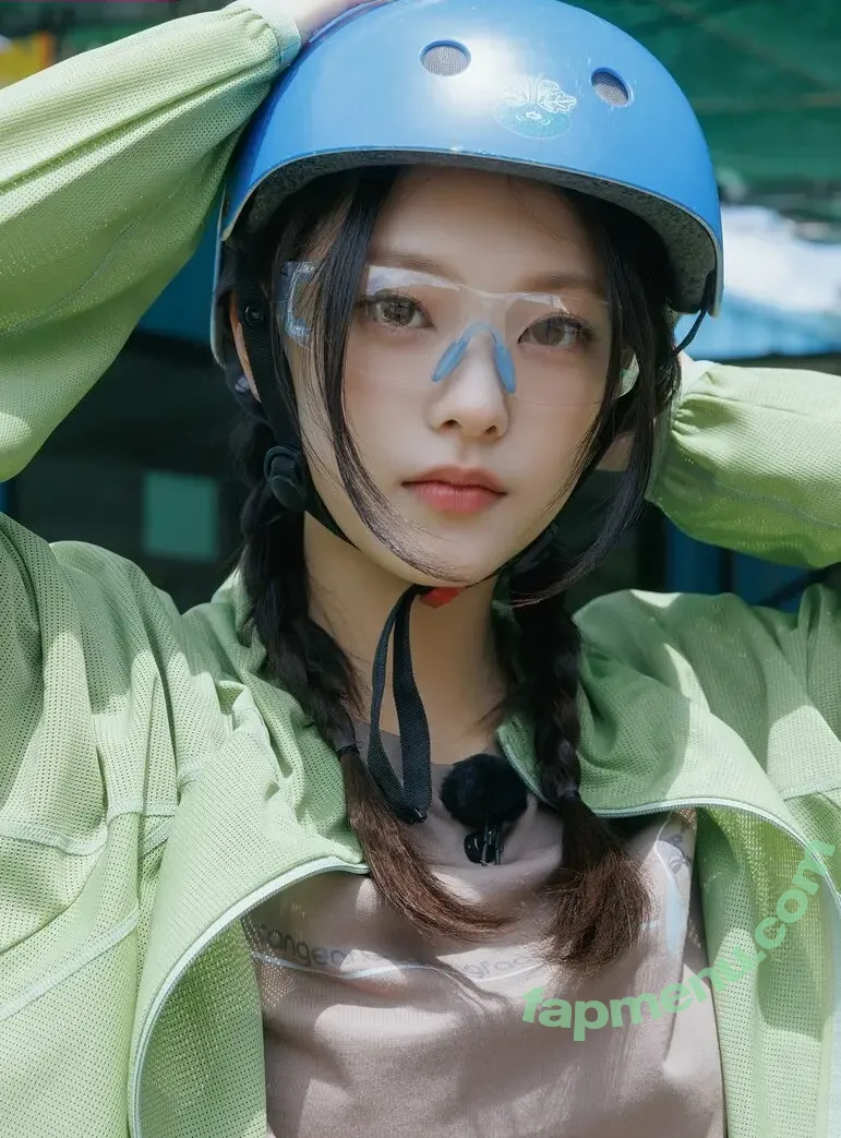 Haerin nude photo #0122 (Jeans / NewJeans_twt / newjeans_official)