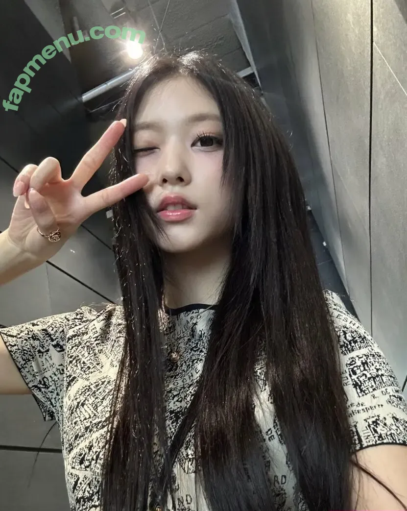 Haerin nude photo #0124 (Jeans / NewJeans_twt / newjeans_official)