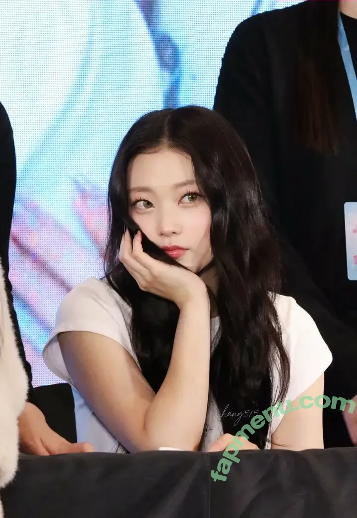 Haerin nude photo #0129 (Jeans / NewJeans_twt / newjeans_official)