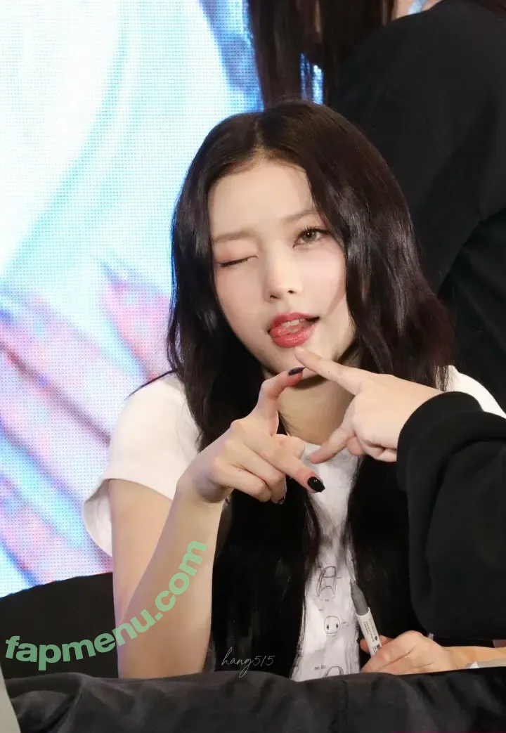 Haerin nude photo #0130 (Jeans / NewJeans_twt / newjeans_official)