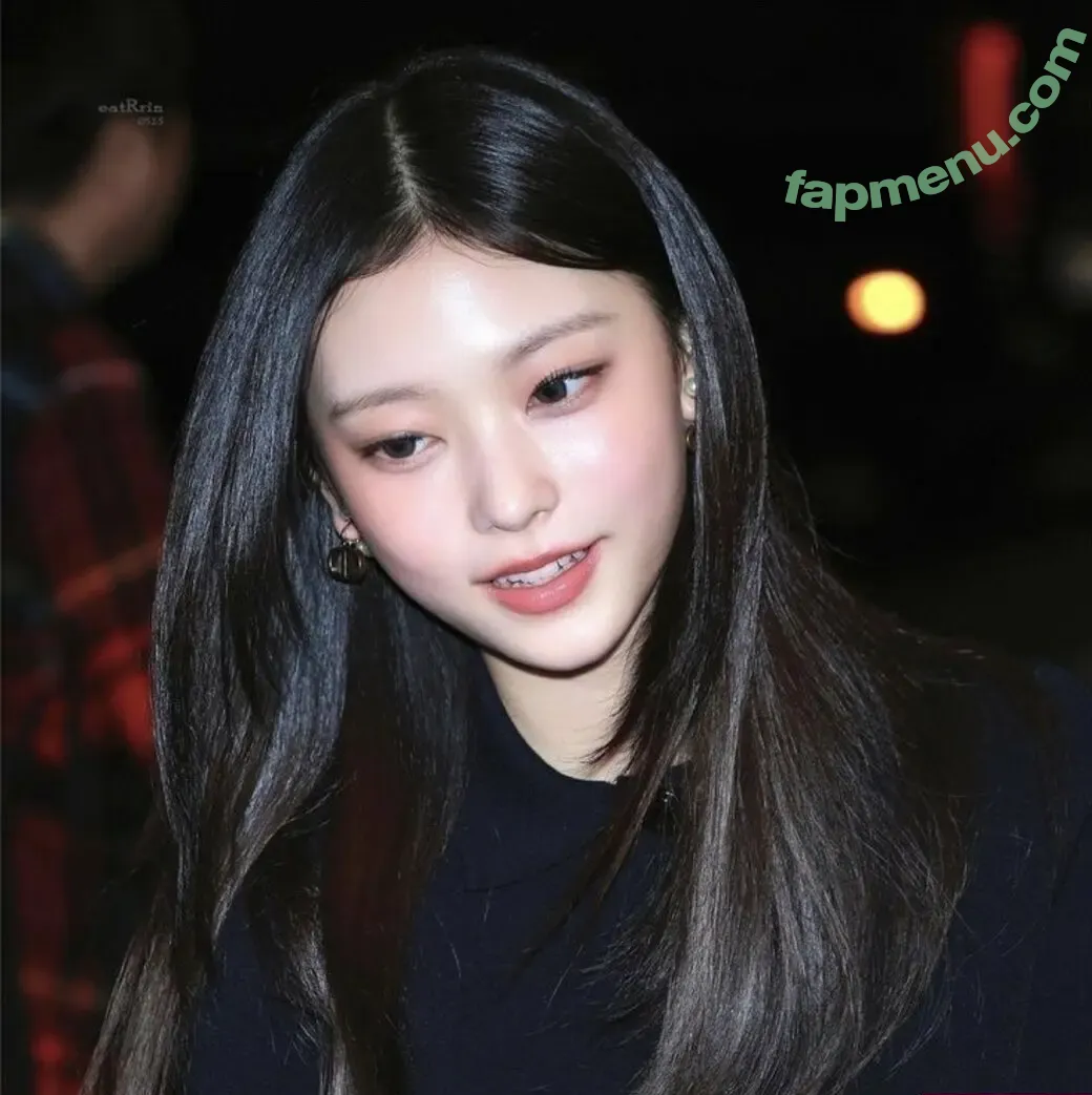 Haerin nude photo #0133 (Jeans / NewJeans_twt / newjeans_official)