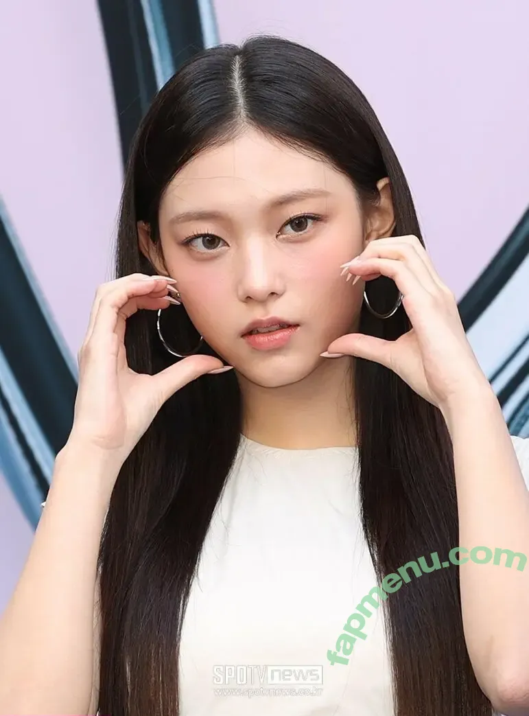 Haerin nude photo #0151 (Jeans / NewJeans_twt / newjeans_official)