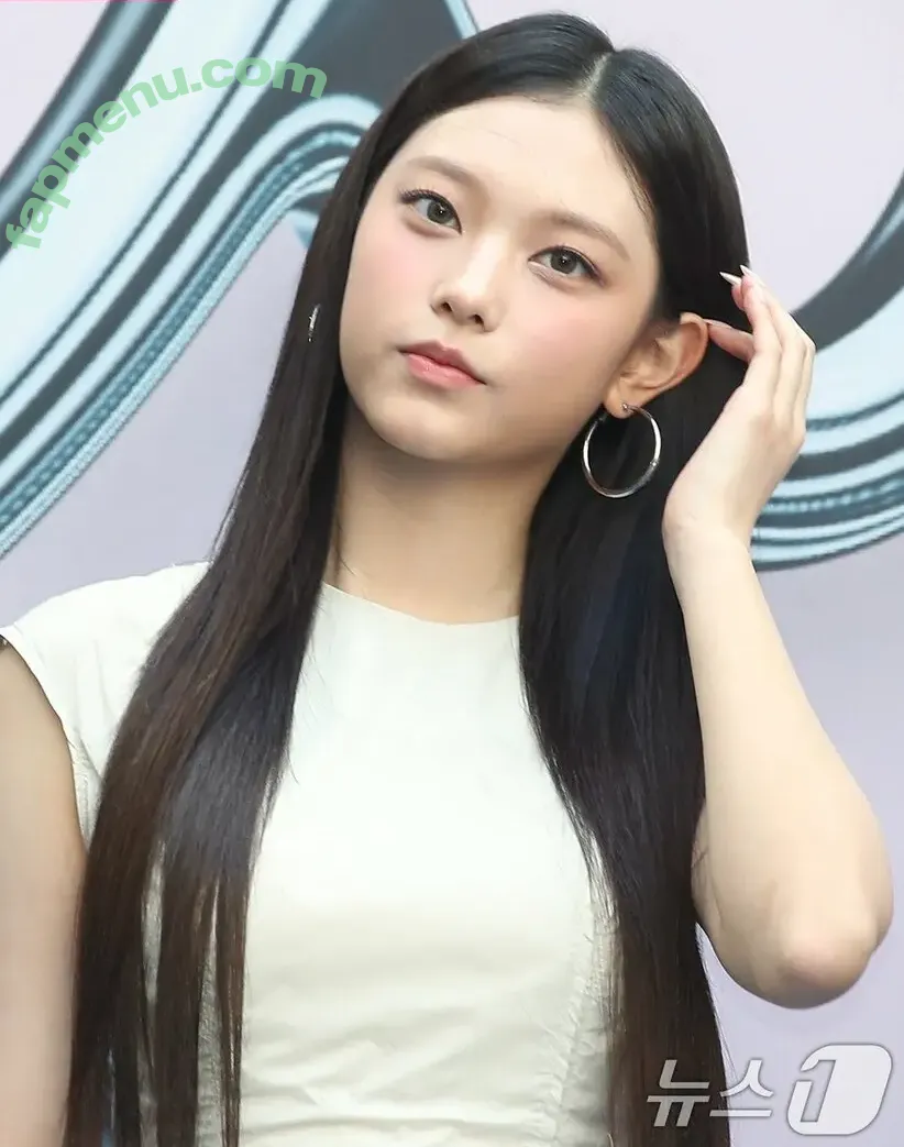 Haerin nude photo #0156 (Jeans / NewJeans_twt / newjeans_official)