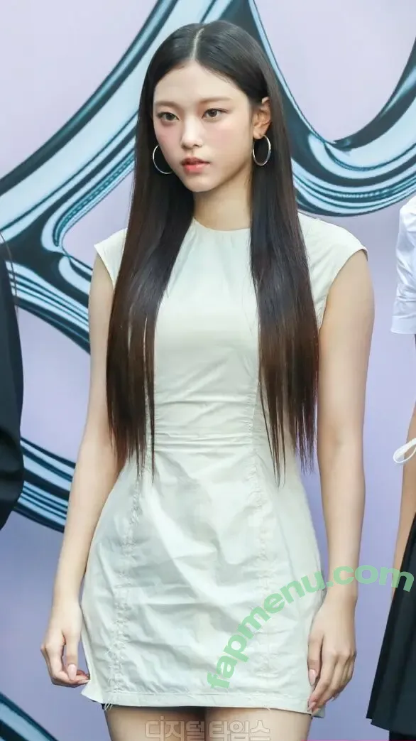 Haerin nude photo #0157 (Jeans / NewJeans_twt / newjeans_official)