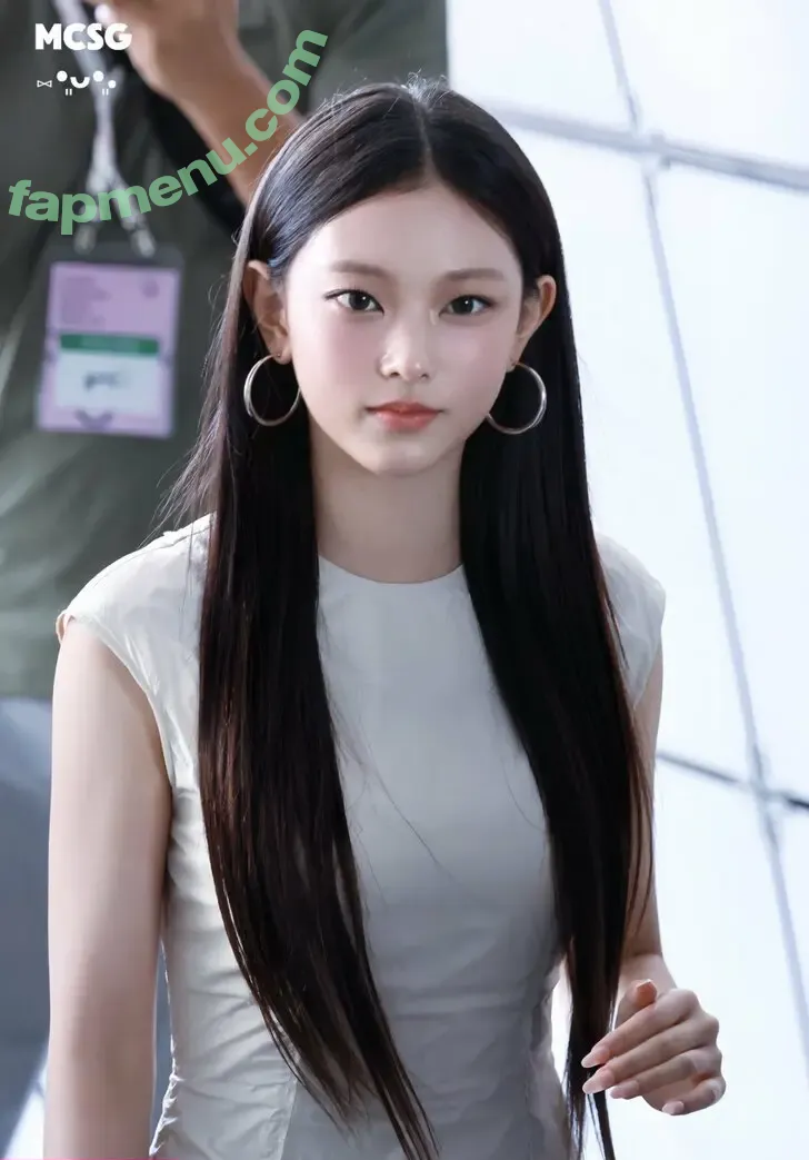 Haerin nude photo #0158 (Jeans / NewJeans_twt / newjeans_official)