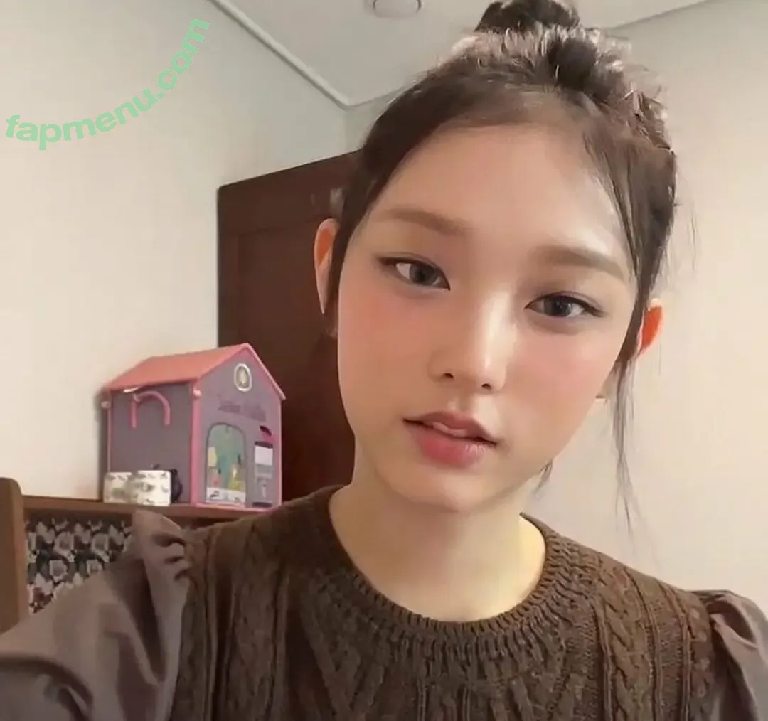 Haerin nude photo #0172 (Jeans / NewJeans_twt / newjeans_official)