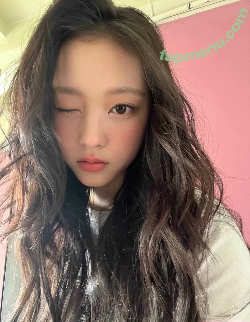 Haerin nude photo #0179 (Jeans / NewJeans_twt / newjeans_official)