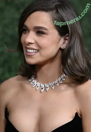 Hailee Steinfeld / haileesteinfeld nude photo #0252