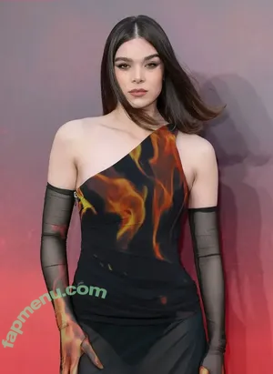 Hailee Steinfeld / hailee_steinfeld / haileesteinfeld nude photo #0553