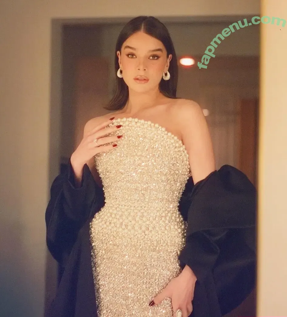 Hailee Steinfeld nude photo #0342 (hailee_steinfeld / haileesteinfeld)
