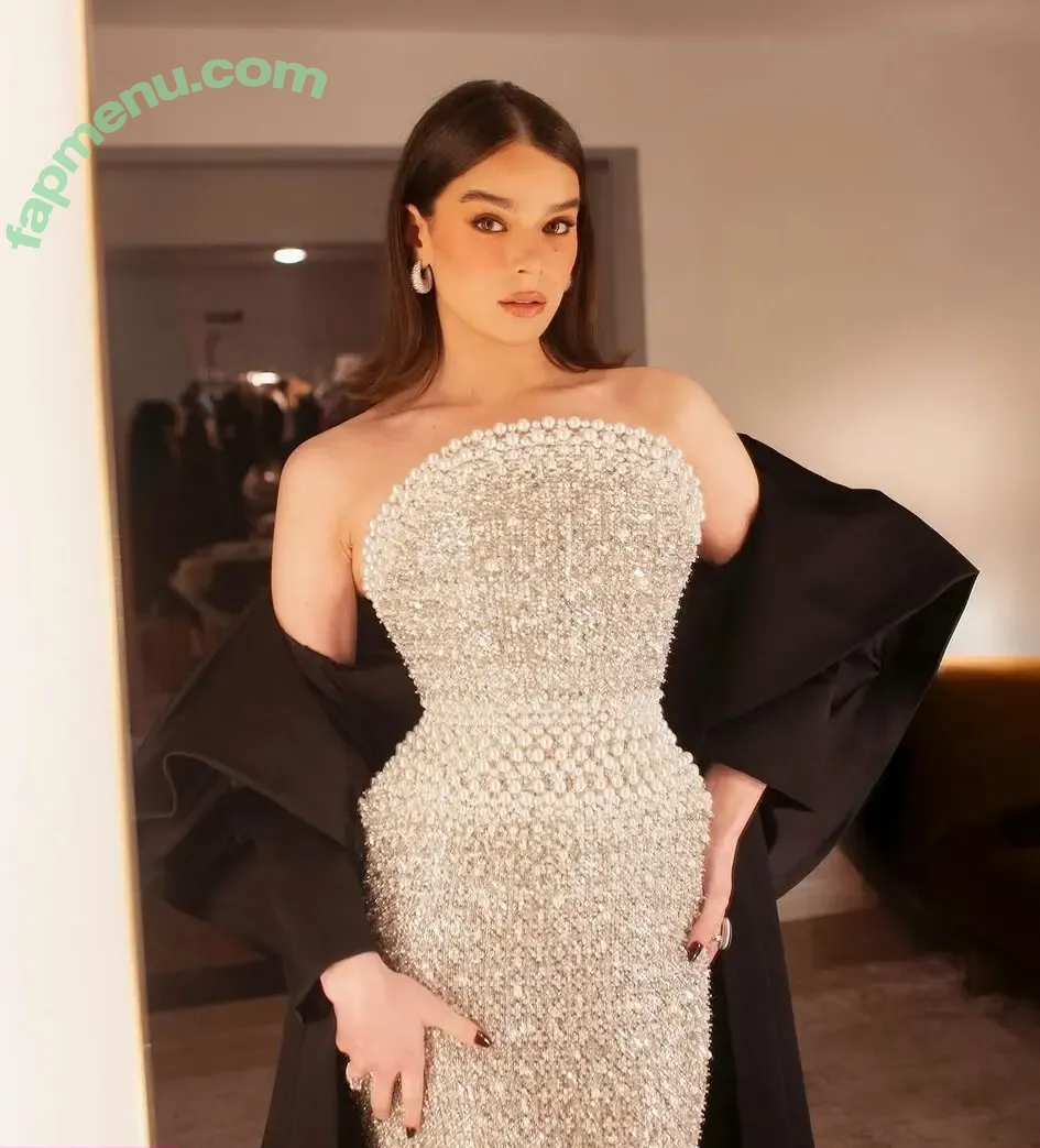 Hailee Steinfeld nude photo #0343 (hailee_steinfeld / haileesteinfeld)