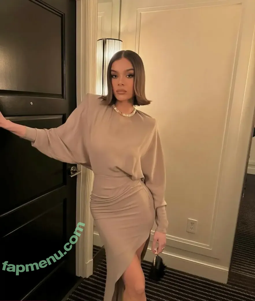 Hailee Steinfeld nude photo #0351 (hailee_steinfeld / haileesteinfeld)