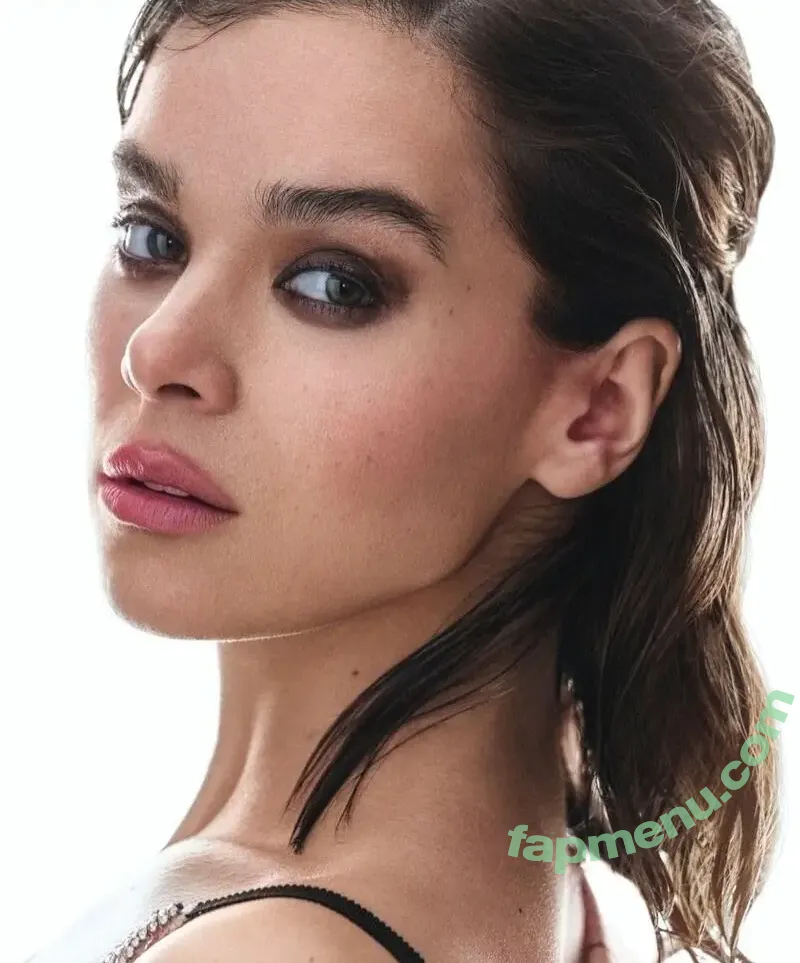Hailee Steinfeld nude photo #0354 (hailee_steinfeld / haileesteinfeld)