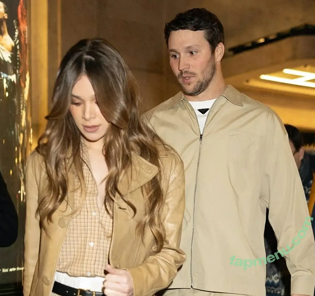 Hailee Steinfeld nude photo #0359 (hailee_steinfeld / haileesteinfeld)