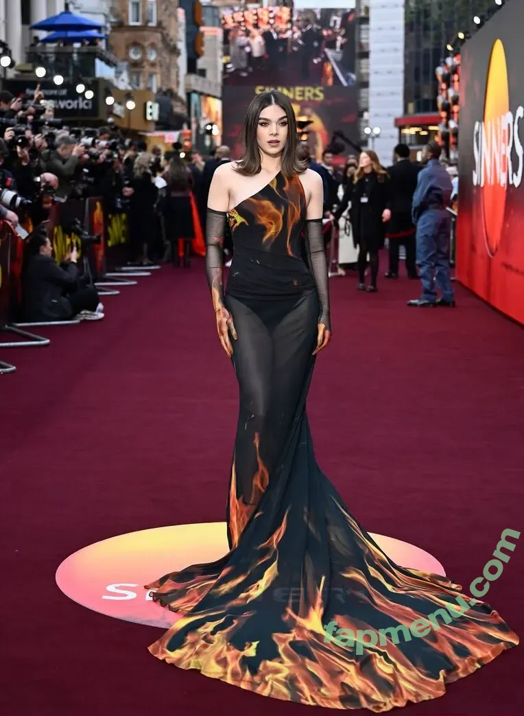 Hailee Steinfeld nude photo #0531 (hailee_steinfeld / haileesteinfeld)