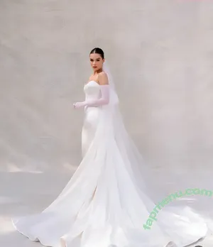 Hailee Steinfeld / haileesteinfeld nude photo #0004