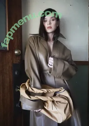 Hailee Steinfeld / haileesteinfeld nude photo #0087