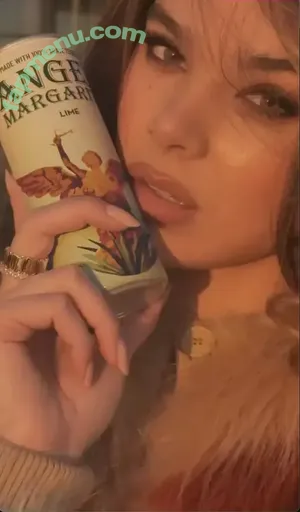 Hailee Steinfeld / haileesteinfeld nude photo #0088