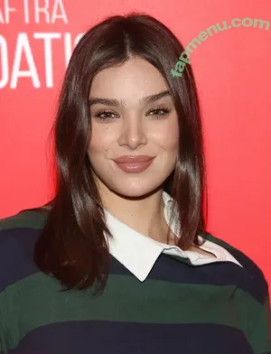 Hailee Steinfeld / haileesteinfeld nude photo #0097