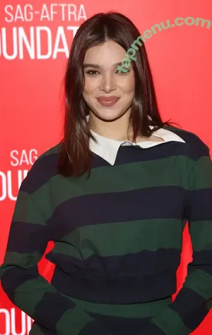 Hailee Steinfeld / haileesteinfeld nude photo #0098